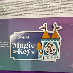 NEW DISNEYLAND MAGIC KEY 2025 MAGNET Small World